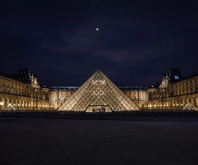 Louvre late opening (nocturne)